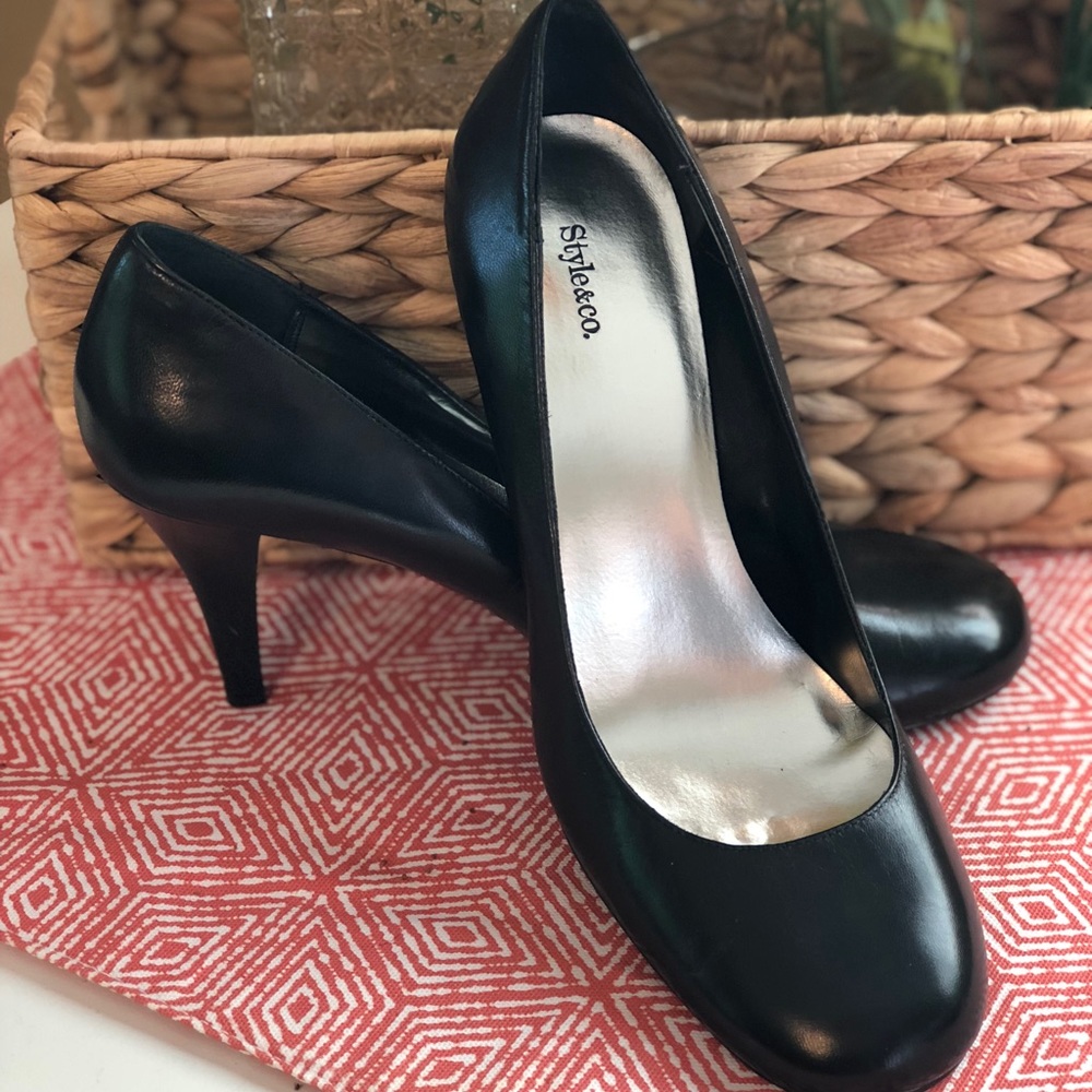 👠 Black Heels 👠
